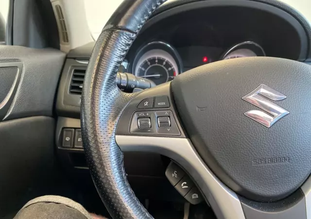 SUZUKI Kizashi 2.4 Sport 4WD CVT