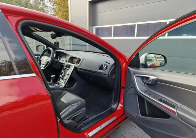 VOLVO V60 D4 RDesign