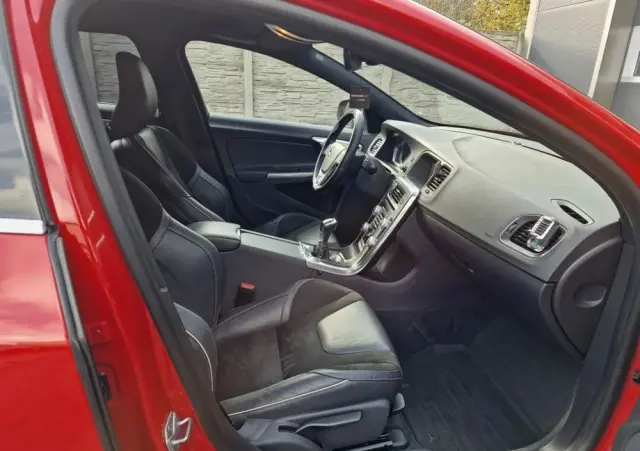 VOLVO V60 D4 RDesign