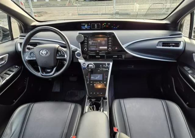 TOYOTA Mirai 