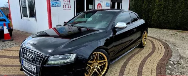 AUDI S5 