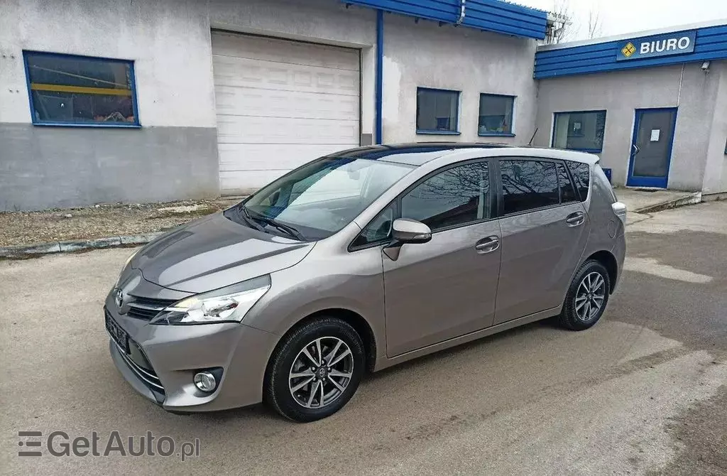 TOYOTA Verso 