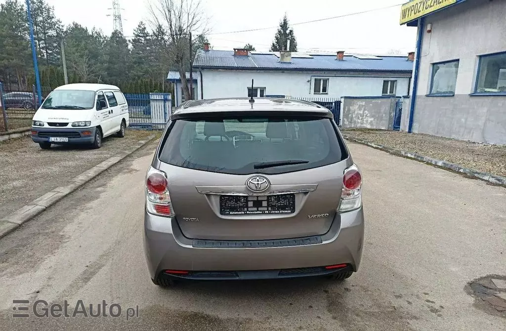 TOYOTA Verso 