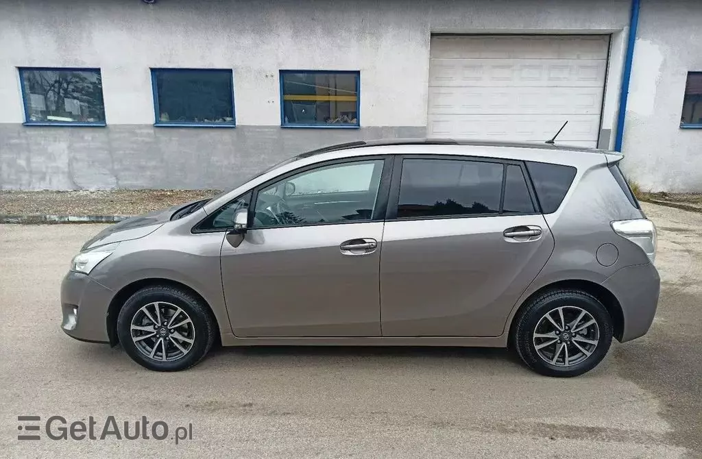 TOYOTA Verso 