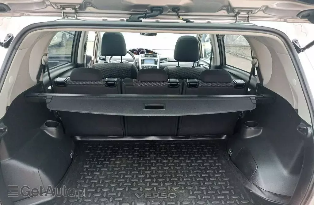 TOYOTA Verso 