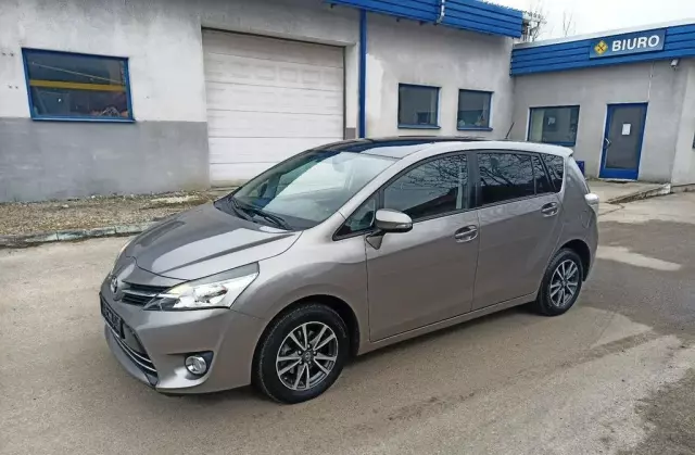 TOYOTA Verso 