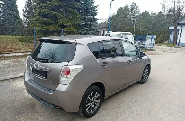 TOYOTA Verso 