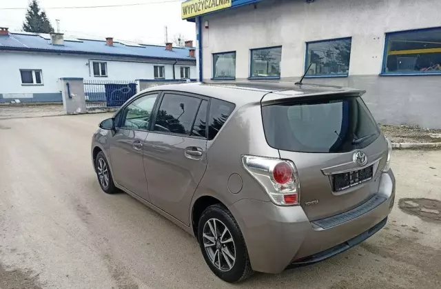 TOYOTA Verso 
