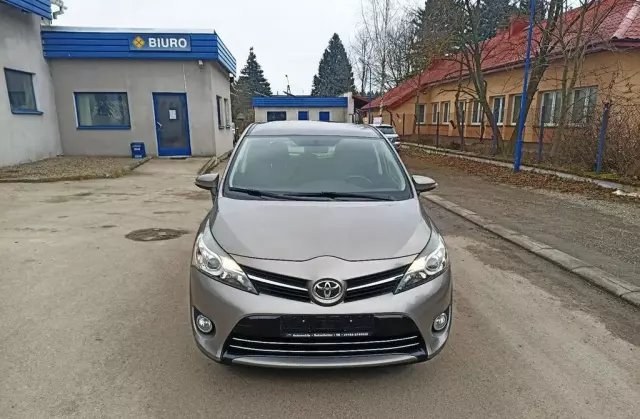TOYOTA Verso 