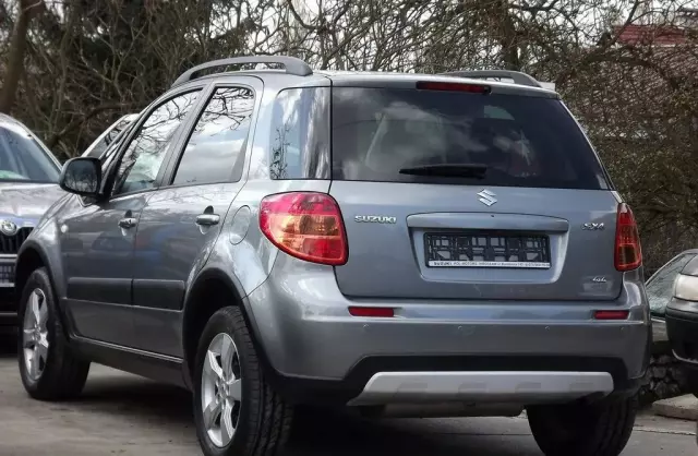 SUZUKI Sx4 