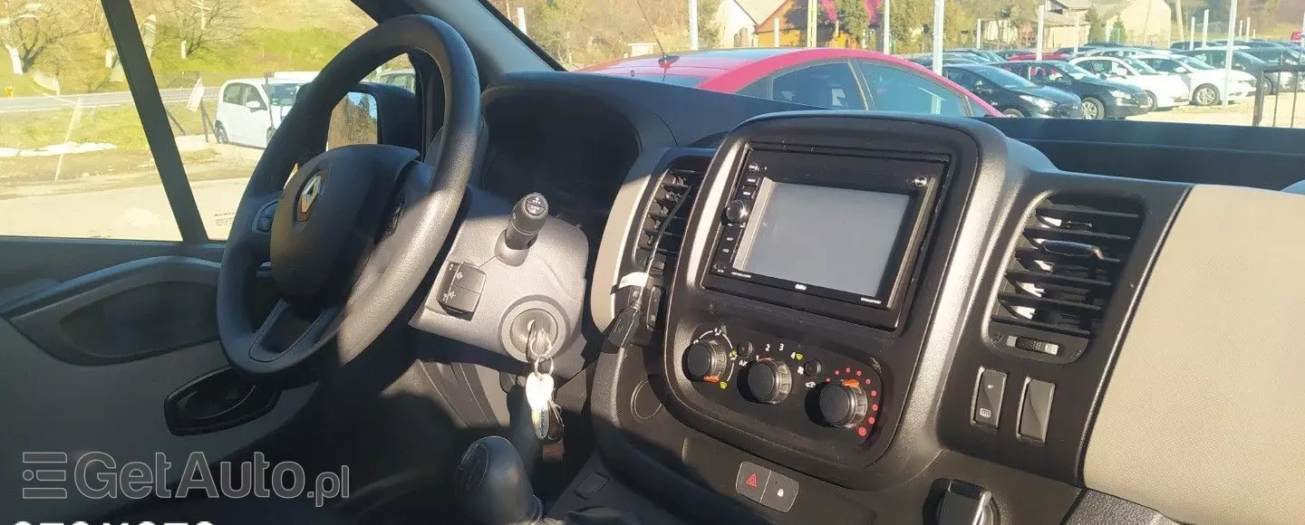 RENAULT Trafic 