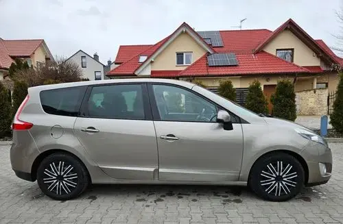 RENAULT Grand Scenic 
