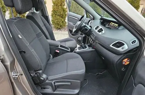 RENAULT Grand Scenic 