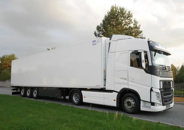 VOLVO FH 500KM STANDARD + SCHMITZ THERMO KING 