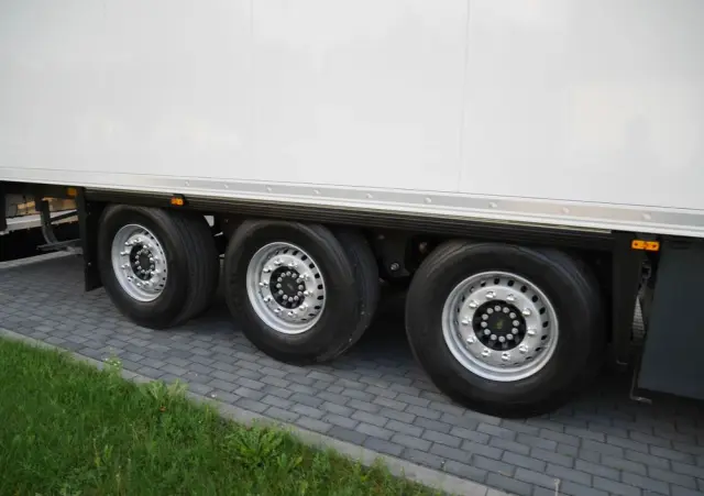 VOLVO FH 500KM STANDARD + SCHMITZ THERMO KING 