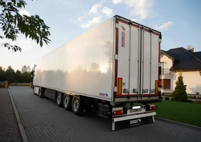VOLVO FH 500KM STANDARD + SCHMITZ THERMO KING 
