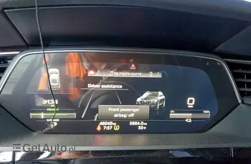 AUDI E-tron 