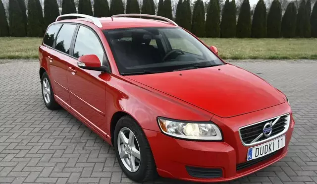 VOLVO V50 
