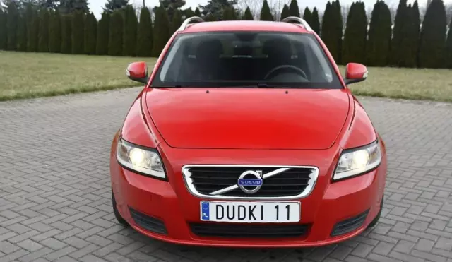 VOLVO V50 
