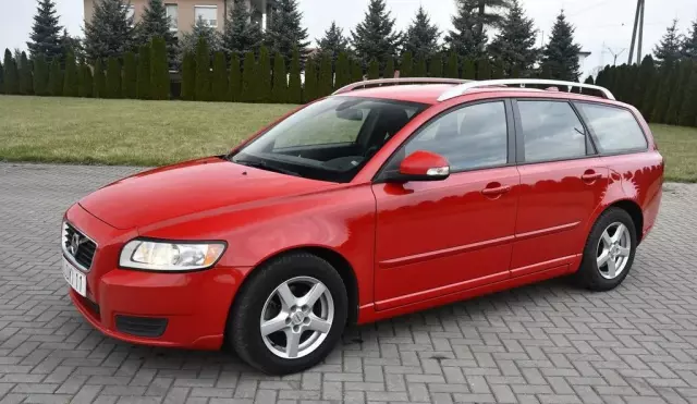 VOLVO V50 