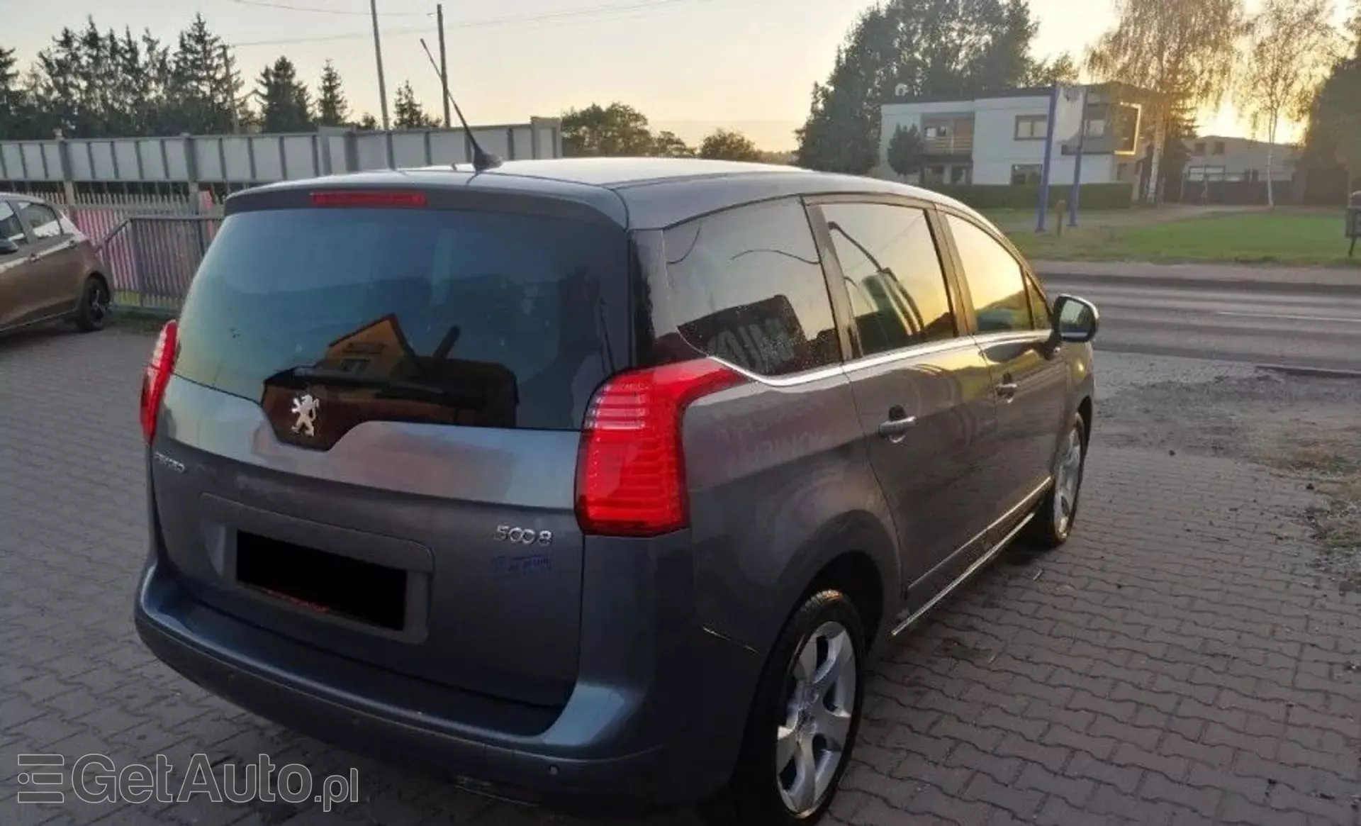 PEUGEOT 5008 
