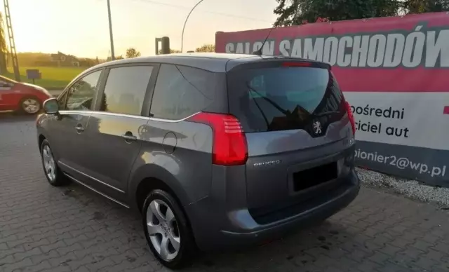 PEUGEOT 5008 