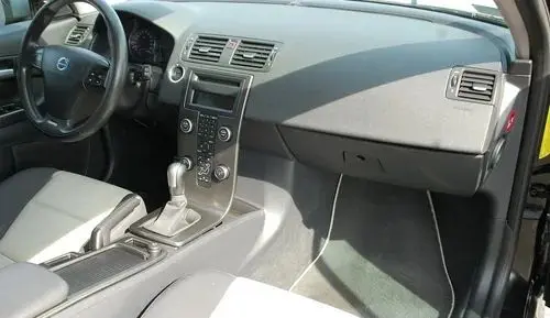 VOLVO C30 