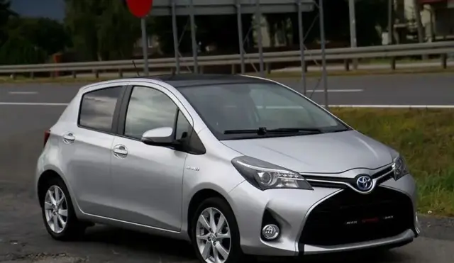 TOYOTA Yaris 