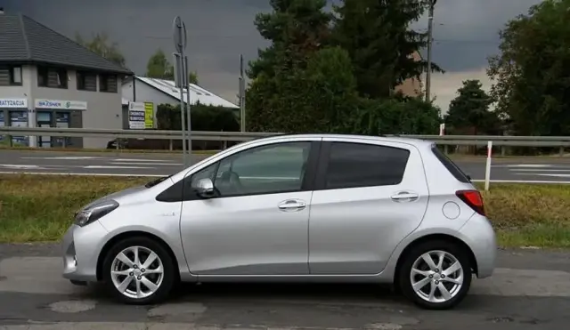 TOYOTA Yaris 