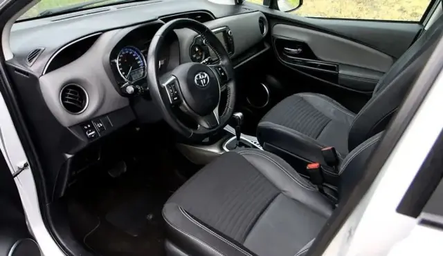 TOYOTA Yaris 