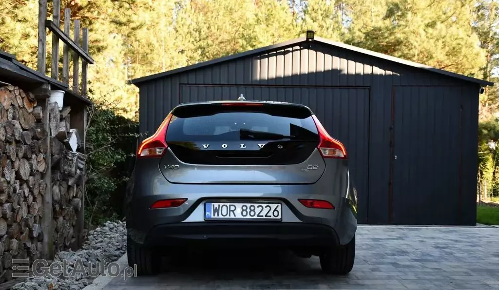VOLVO V40 