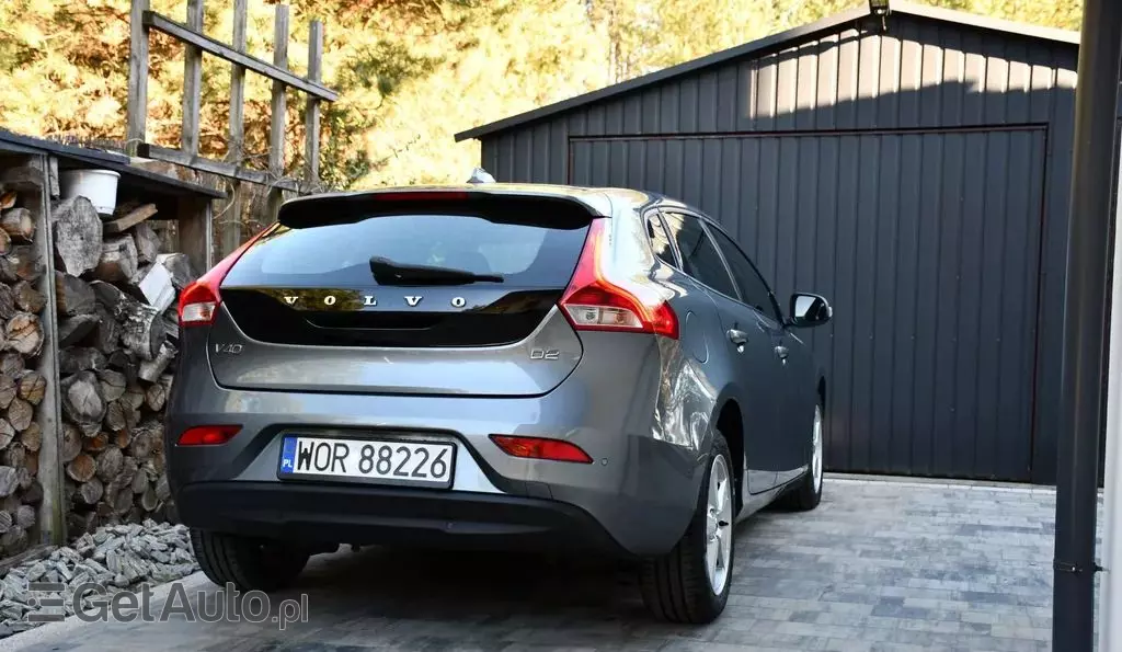 VOLVO V40 