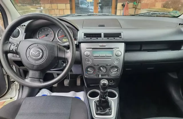MAZDA 2 