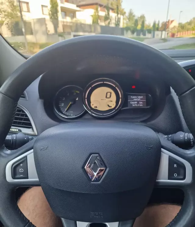RENAULT Megane 