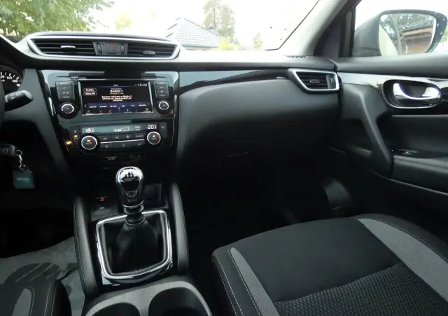 NISSAN Qashqai 1.3 DIG-T Tekna