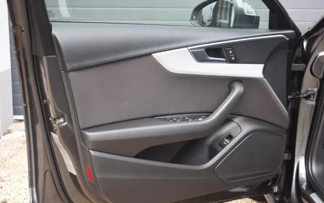 AUDI A4 Avant 2.0 TDI DPF S line Sportpaket