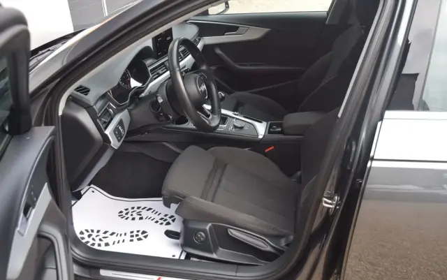 AUDI A4 Avant 2.0 TDI DPF S line Sportpaket