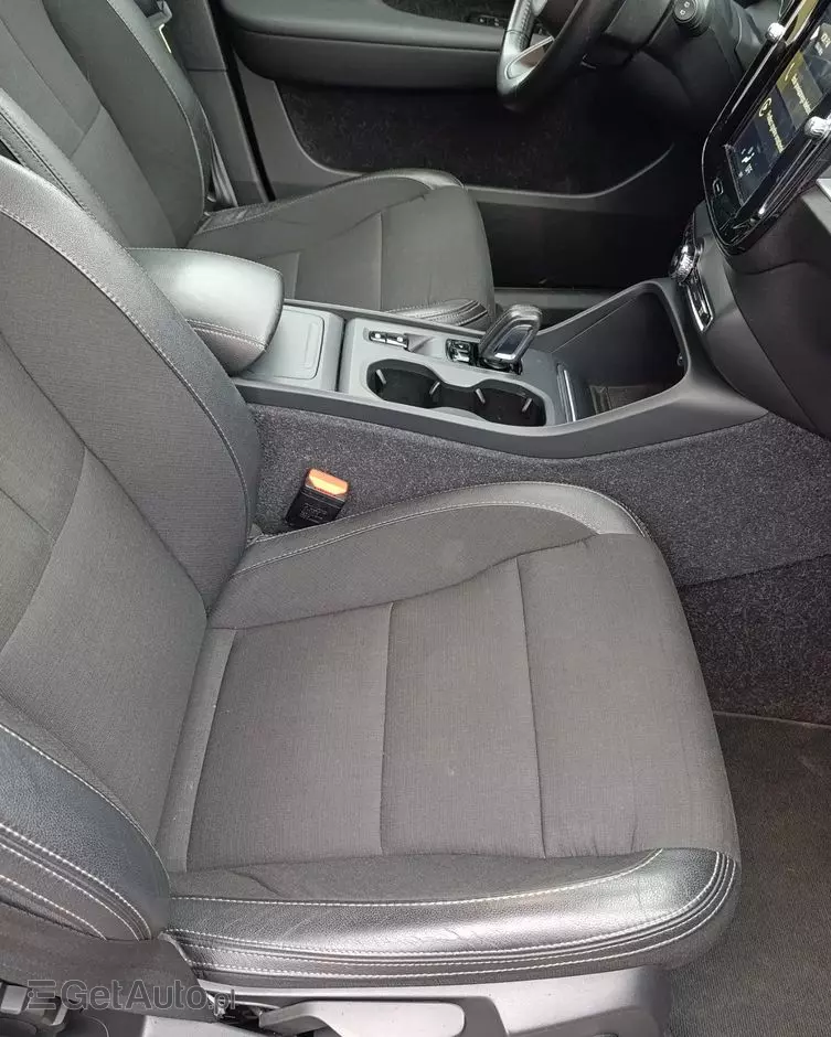 VOLVO XC 40 D3 AWD Geartronic Momentum Pro