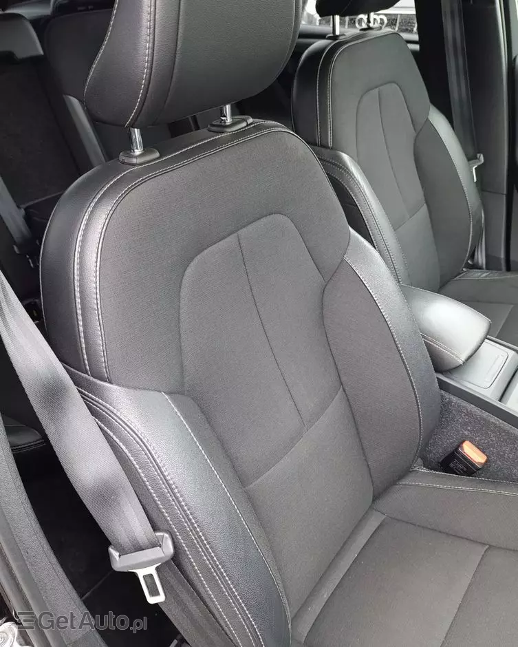 VOLVO XC 40 D3 AWD Geartronic Momentum Pro