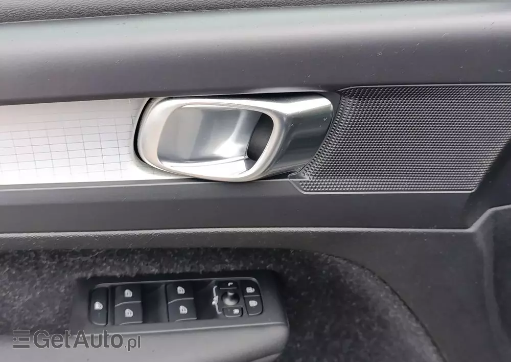 VOLVO XC 40 D3 AWD Geartronic Momentum Pro