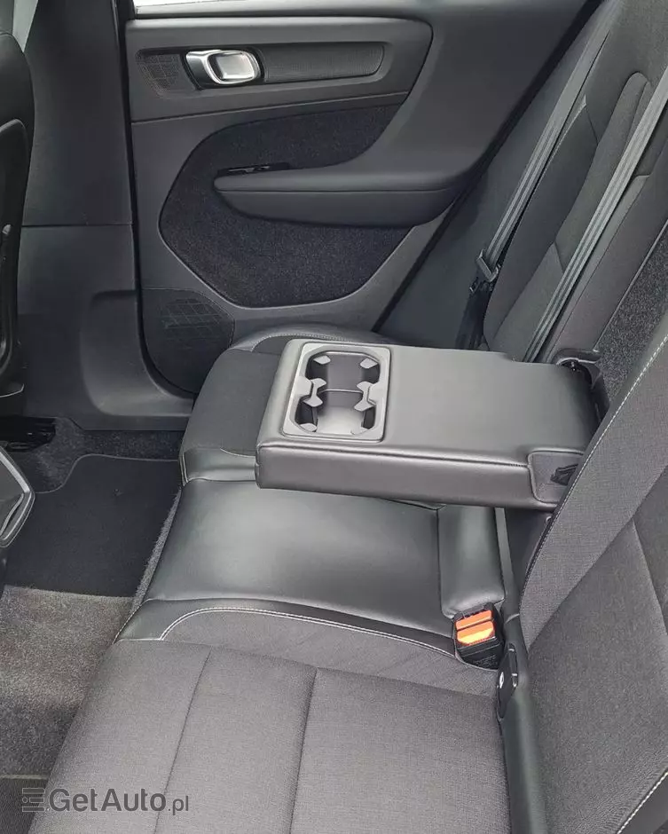 VOLVO XC 40 D3 AWD Geartronic Momentum Pro