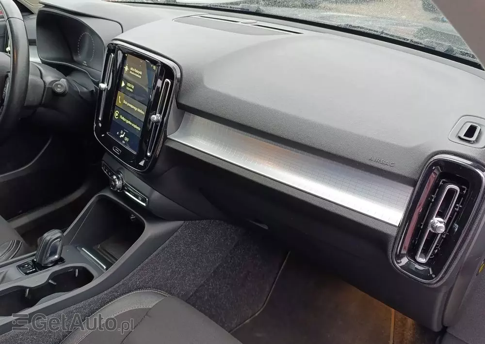 VOLVO XC 40 D3 AWD Geartronic Momentum Pro