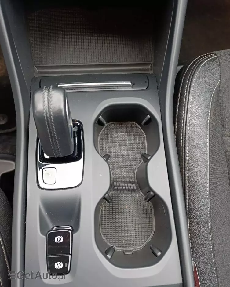 VOLVO XC 40 D3 AWD Geartronic Momentum Pro