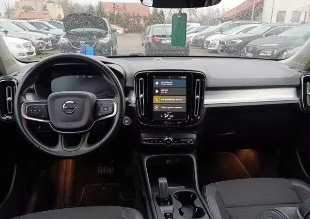 VOLVO XC 40 D3 AWD Geartronic Momentum Pro