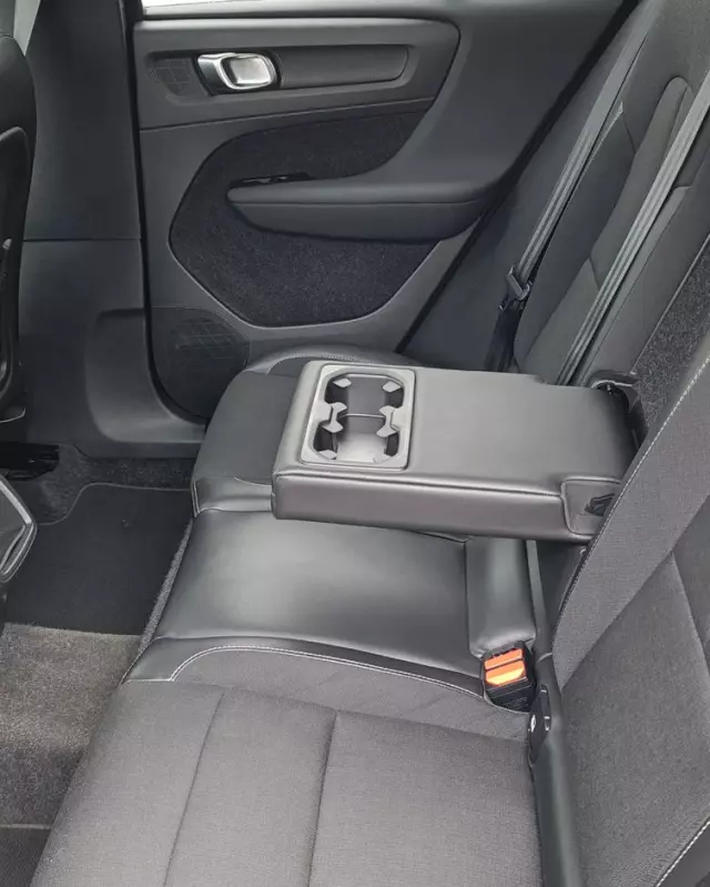 VOLVO XC 40 D3 AWD Geartronic Momentum Pro