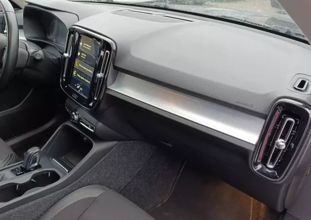 VOLVO XC 40 D3 AWD Geartronic Momentum Pro