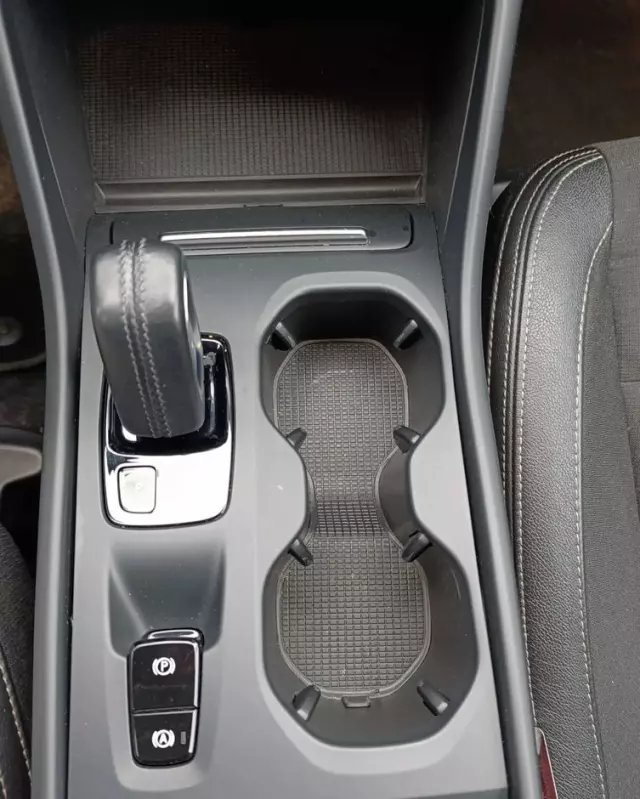 VOLVO XC 40 D3 AWD Geartronic Momentum Pro