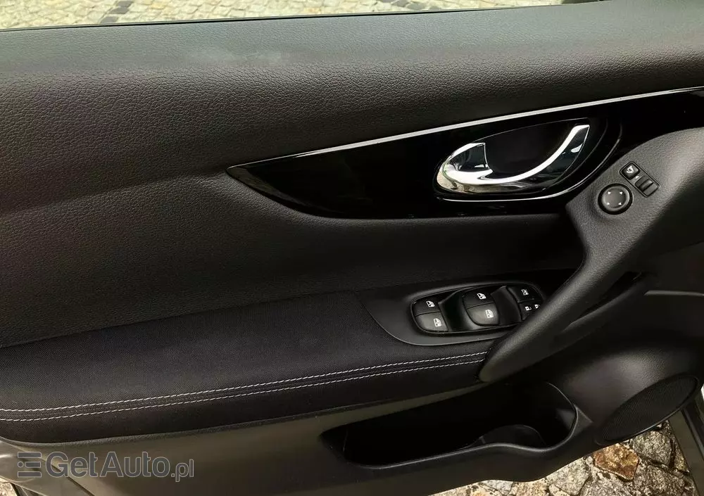NISSAN Qashqai 1.3 DIG-T N-Connecta