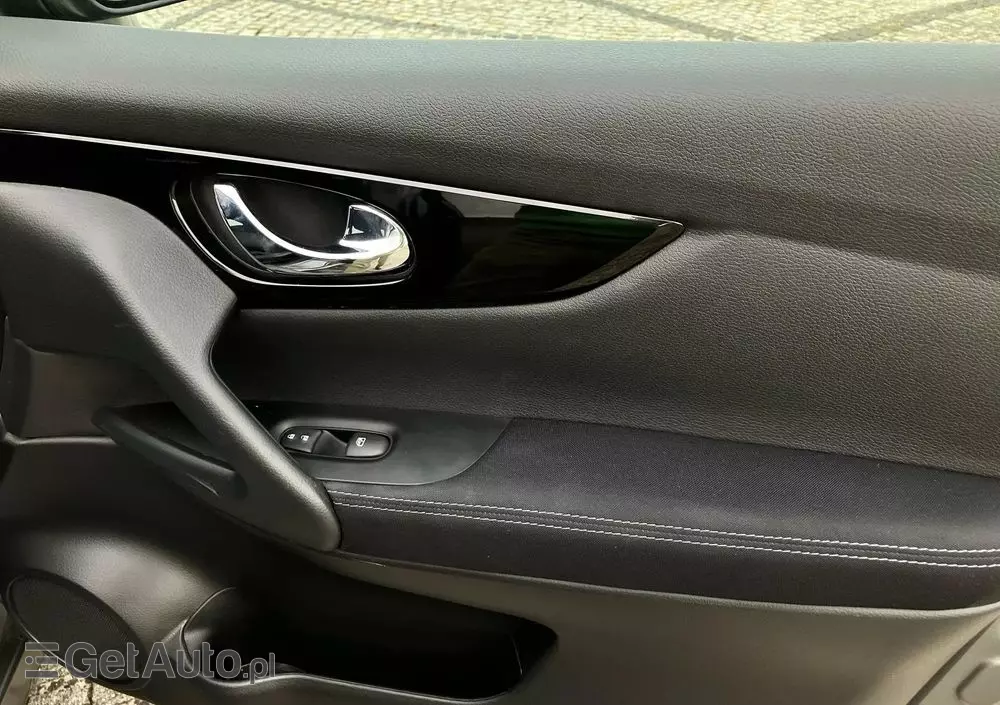 NISSAN Qashqai 1.3 DIG-T N-Connecta