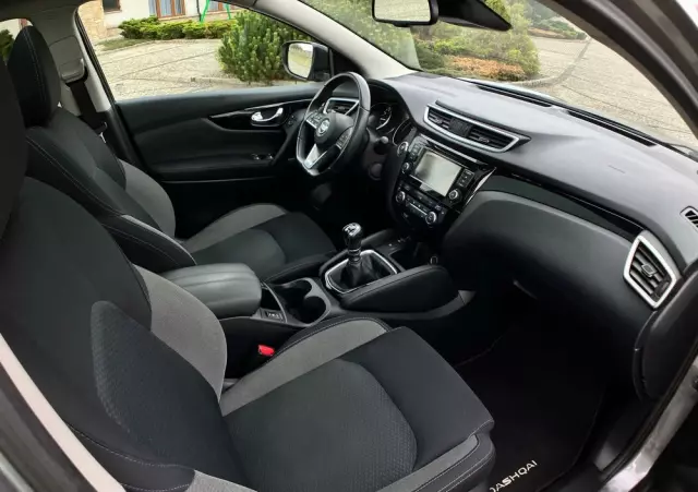 NISSAN Qashqai 1.3 DIG-T N-Connecta